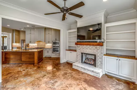 Living - 261 Millville Rd, Canton, MS 39046 photo 5 of 5