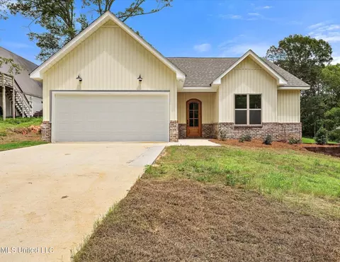 230 Ella Ln, Florence, MS 39073 photo 1