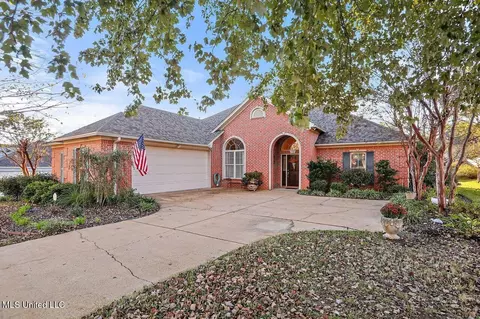 102 Glen Auburn Dr, Clinton, MS 39056