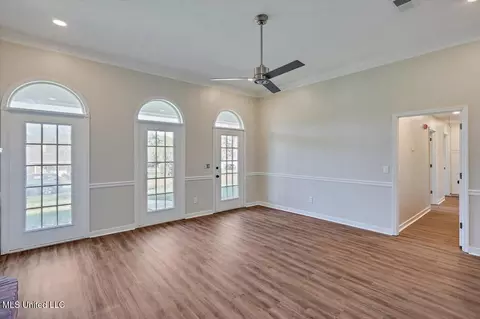 Living - 640 Byram Meadows Dr, Byram, MS 39272 photo 3 of 4