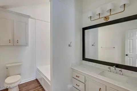 Bath - 640 Byram Meadows Dr, Byram, MS 39272 photo 1 of 3