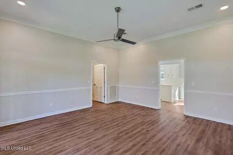 Living - 640 Byram Meadows Dr, Byram, MS 39272 photo 4 of 4