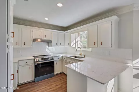 Kitchen - 640 Byram Meadows Dr, Byram, MS 39272 photo 1 of 3