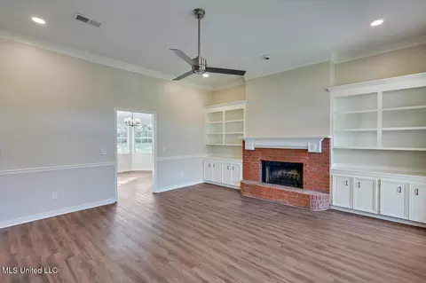 Living - 640 Byram Meadows Dr, Byram, MS 39272 photo 1 of 4