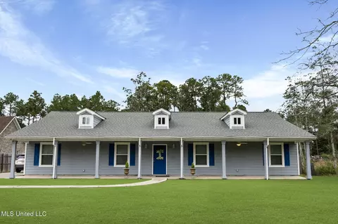 1413 Lark Dr, Gautier, MS 39553