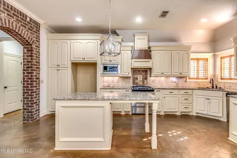 Kitchen - 128 Amethyst Ln, Brandon, MS 39047 photo 3 of 11