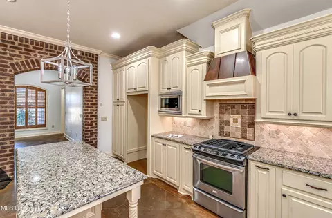 Kitchen - 128 Amethyst Ln, Brandon, MS 39047 photo 6 of 11