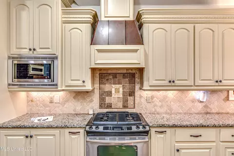 Kitchen - 128 Amethyst Ln, Brandon, MS 39047 photo 7 of 11