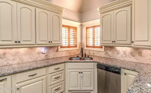 Kitchen - 128 Amethyst Ln, Brandon, MS 39047 photo 8 of 11