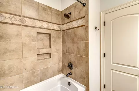 Bath - 128 Amethyst Ln, Brandon, MS 39047 photo 6 of 7