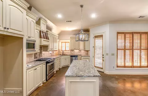 Kitchen - 128 Amethyst Ln, Brandon, MS 39047 photo 1 of 11