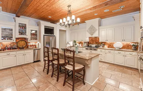 Kitchen - 102 Vinca Dr, Madison, MS 39110 photo 1 of 7