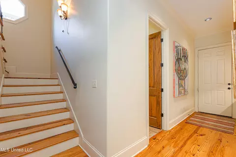 Entry Way - 102 Vinca Dr, Madison, MS 39110 photo 4 of 6