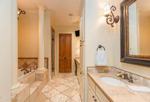 Bath - 102 Vinca Dr, Madison, MS 39110 photo 1 of 5