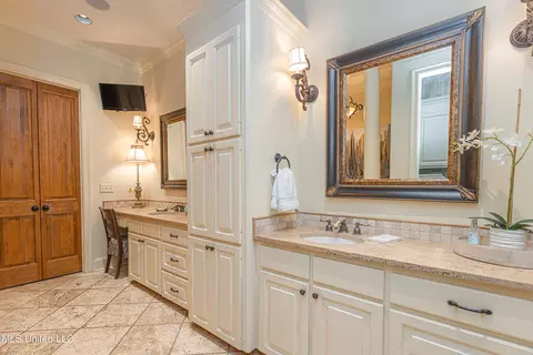 Bath - 102 Vinca Dr, Madison, MS 39110 photo 2 of 5