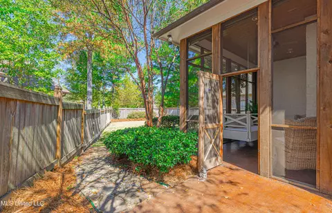 Exterior - 102 Vinca Dr, Madison, MS 39110 photo 8 of 12