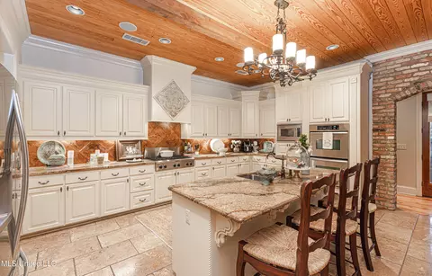 Kitchen - 102 Vinca Dr, Madison, MS 39110 photo 2 of 7
