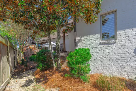Exterior - 102 Vinca Dr, Madison, MS 39110 photo 3 of 12