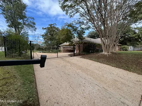 Exterior - 5365 River Thames Rd, Jackson, MS 39211 photo 2 of 14