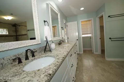 Bath - 5365 River Thames Rd, Jackson, MS 39211 photo 1 of 7