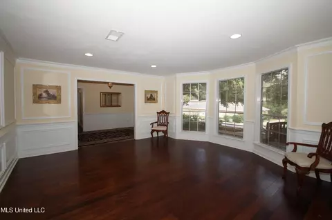 Living - 5365 River Thames Rd, Jackson, MS 39211 photo 1 of 3