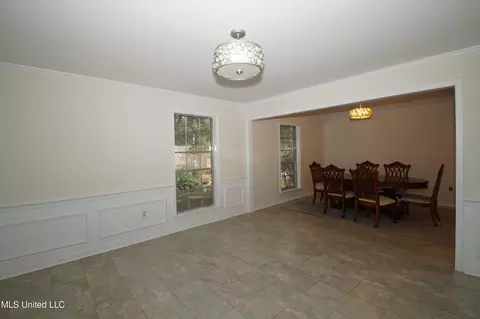 Dining - 5365 River Thames Rd, Jackson, MS 39211 photo 3 of 3
