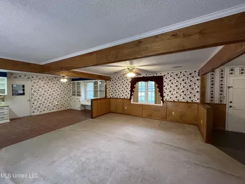 Living - 1453 Memorial Dr, Boyle, MS 38730 photo 2 of 2