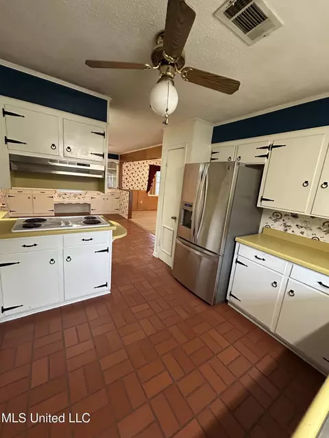 Kitchen - 1453 Memorial Dr, Boyle, MS 38730 photo 3 of 3