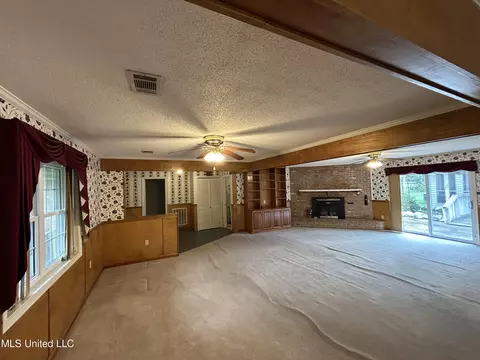 Living - 1453 Memorial Dr, Boyle, MS 38730 photo 1 of 2