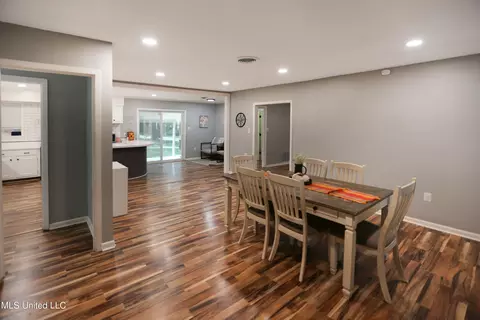 Dining - 1402 Shady Glen Dr, Clinton, MS 39056 photo 2 of 3