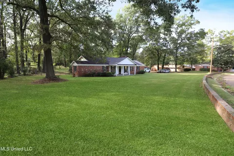 1402 Shady Glen Dr, Clinton, MS 39056