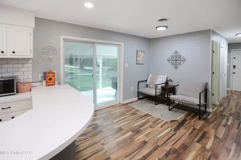 Entry Way - 1402 Shady Glen Dr, Clinton, MS 39056 photo 1 of 1