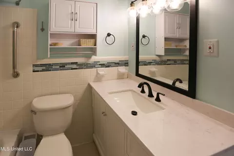 Bath - 1402 Shady Glen Dr, Clinton, MS 39056 photo 5 of 6