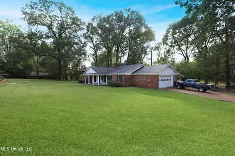 Exterior - 1402 Shady Glen Dr, Clinton, MS 39056 photo 5 of 5
