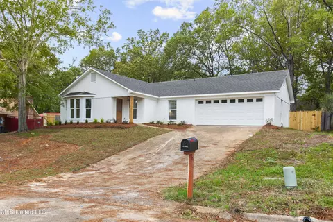 102 Lisi Ln, Clinton, MS 39056