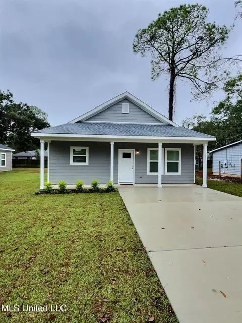 1501 S 10th St, Ocean Springs, MS 39564