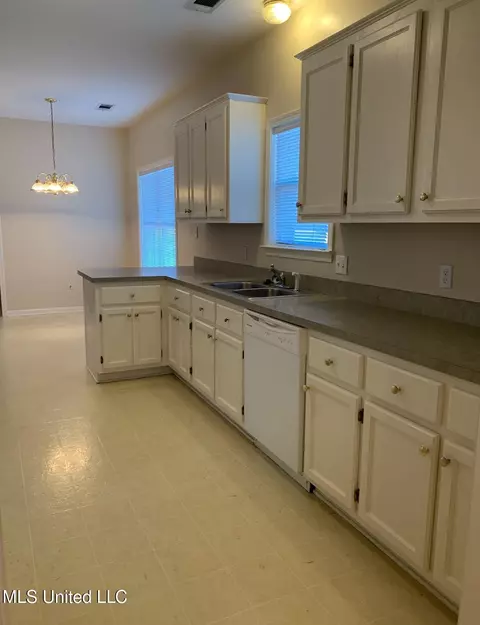 423 Fairway Oaks, Hernando, MS 38632 photo 8