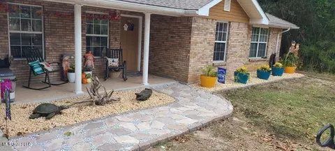 1305 Margaret St, Ocean Springs, MS 39564