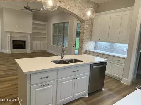 Kitchen - 306 Chapel Crest Cv, Madison, MS 39110 photo 1 of 3