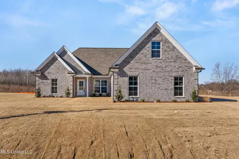 190 Cadet Dr, Senatobia, MS 38668