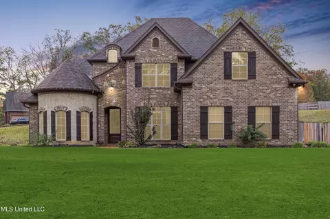 9879 Cypress Hollow Dr, Olive Branch, MS 38654
