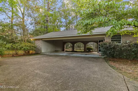 Exterior - 5465 Saratoga Dr, Jackson, MS 39211 photo 5 of 12