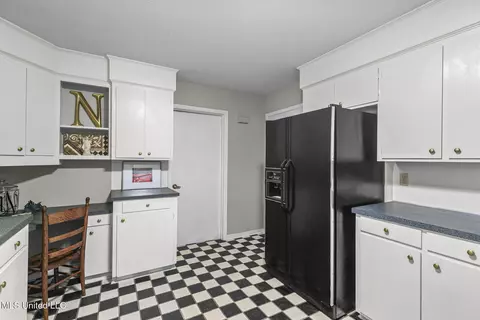 Kitchen - 5465 Saratoga Dr, Jackson, MS 39211 photo 3 of 3