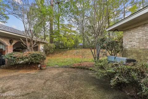 Exterior - 5465 Saratoga Dr, Jackson, MS 39211 photo 8 of 12