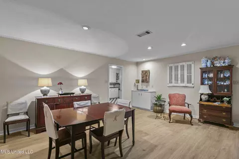 Dining - 5465 Saratoga Dr, Jackson, MS 39211 photo 3 of 3