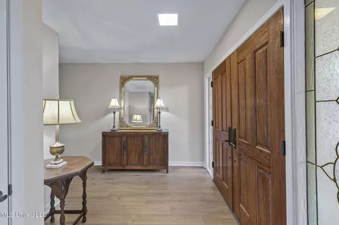 Entry Way - 5465 Saratoga Dr, Jackson, MS 39211 photo 1 of 3