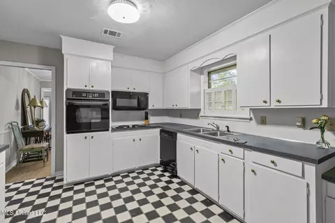 Kitchen - 5465 Saratoga Dr, Jackson, MS 39211 photo 2 of 3
