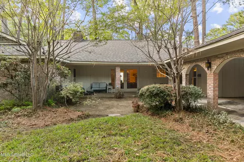 Exterior - 5465 Saratoga Dr, Jackson, MS 39211 photo 9 of 12