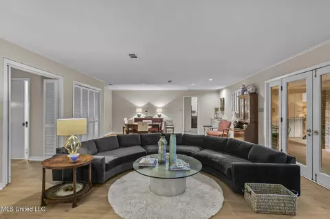 Living - 5465 Saratoga Dr, Jackson, MS 39211 photo 3 of 3