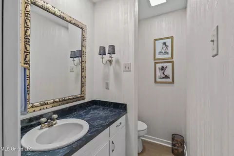 Bath - 5465 Saratoga Dr, Jackson, MS 39211 photo 1 of 6